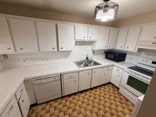 10000 NW 80th Ct 2361, Hialeah Gardens, FL 33016