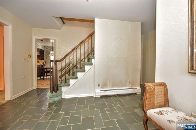 19 Aldbury Drive, Upper Saddle River, NJ 07458