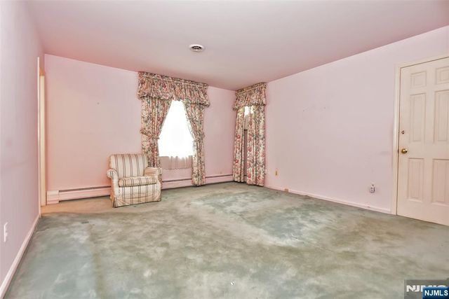 19 Aldbury Drive, Upper Saddle River, NJ 07458