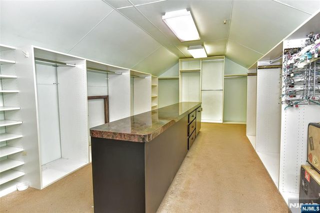 19 Aldbury Drive, Upper Saddle River, NJ 07458