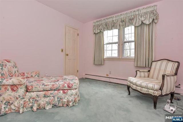 19 Aldbury Drive, Upper Saddle River, NJ 07458