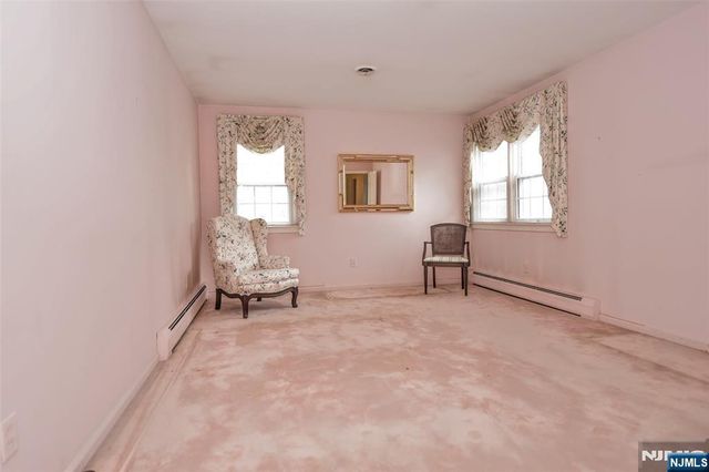 19 Aldbury Drive, Upper Saddle River, NJ 07458