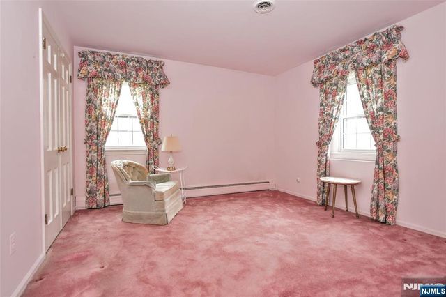 19 Aldbury Drive, Upper Saddle River, NJ 07458