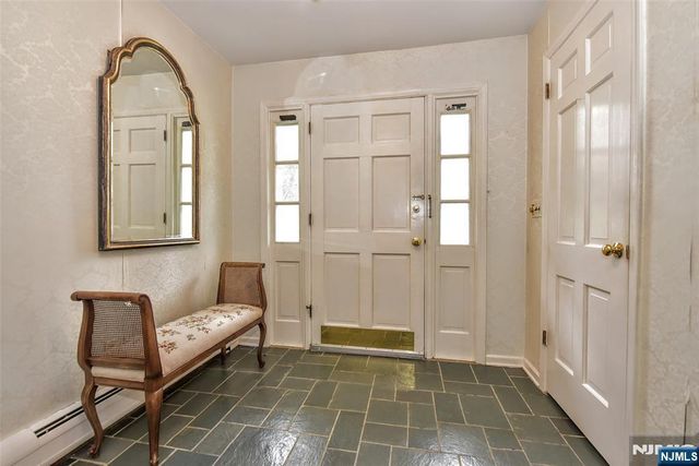19 Aldbury Drive, Upper Saddle River, NJ 07458