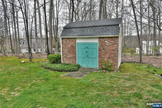 19 Aldbury Drive, Upper Saddle River, NJ 07458