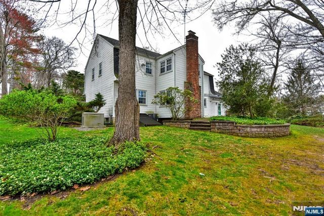 19 Aldbury Drive, Upper Saddle River, NJ 07458