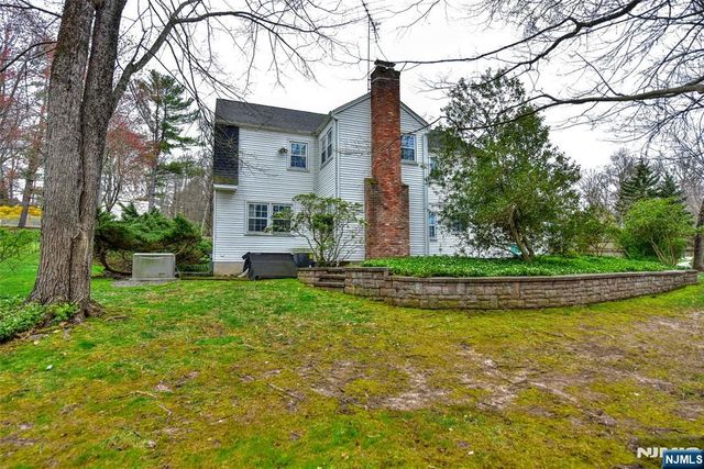 19 Aldbury Drive, Upper Saddle River, NJ 07458