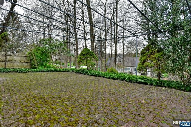 19 Aldbury Drive, Upper Saddle River, NJ 07458