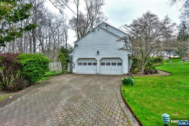 19 Aldbury Drive, Upper Saddle River, NJ 07458