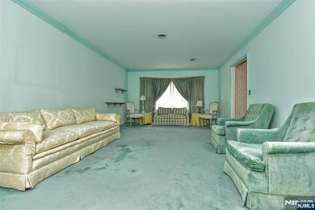 19 Aldbury Drive, Upper Saddle River, NJ 07458