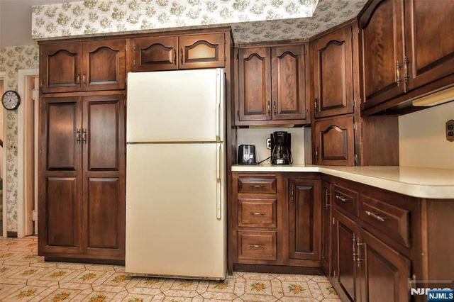 19 Aldbury Drive, Upper Saddle River, NJ 07458