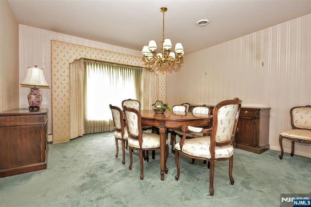 19 Aldbury Drive, Upper Saddle River, NJ 07458