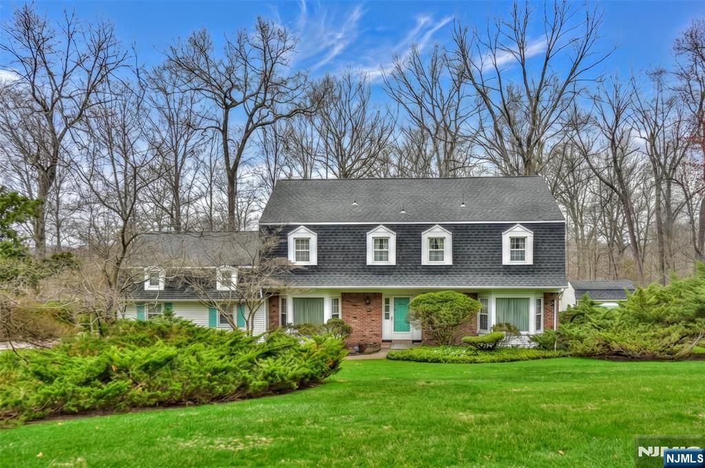 19 Aldbury Drive, Upper Saddle River, NJ 07458