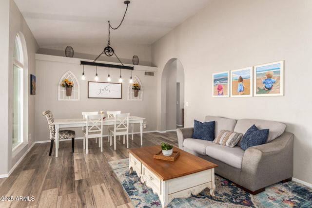 740 W SARAGOSA Street, Chandler, AZ 85225