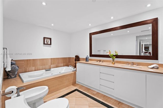 1643 Brickell Ave 2506, Miami, FL 33129