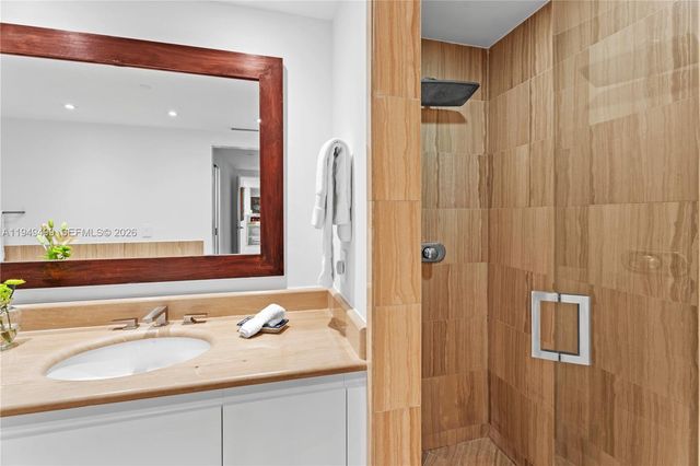 1643 Brickell Ave 2506, Miami, FL 33129