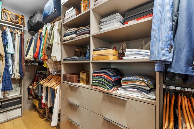 1643 Brickell Ave 2506, Miami, FL 33129