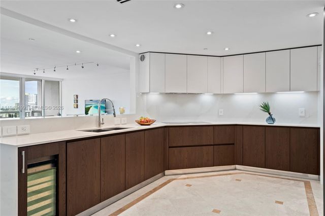 1643 Brickell Ave 2506, Miami, FL 33129