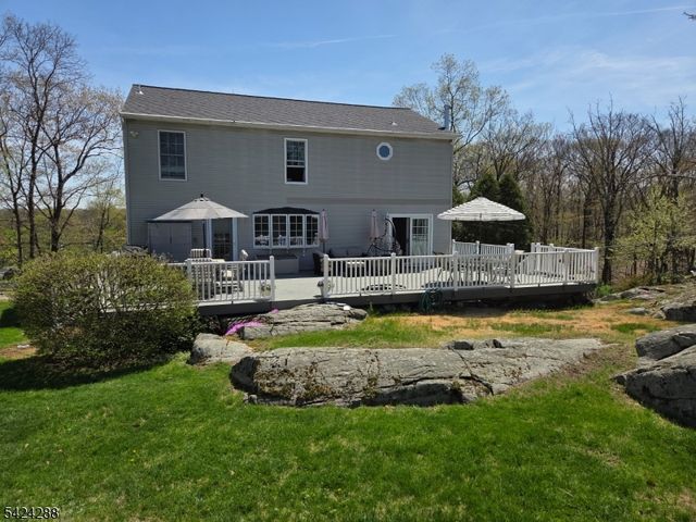 8 Papoose Trl, Hopatcong Boro, NJ 07821