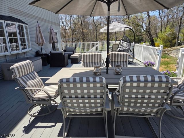 8 Papoose Trl, Hopatcong Boro, NJ 07821