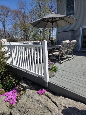 8 Papoose Trl, Hopatcong Boro, NJ 07821