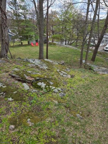 8 Papoose Trl, Hopatcong Boro, NJ 07821