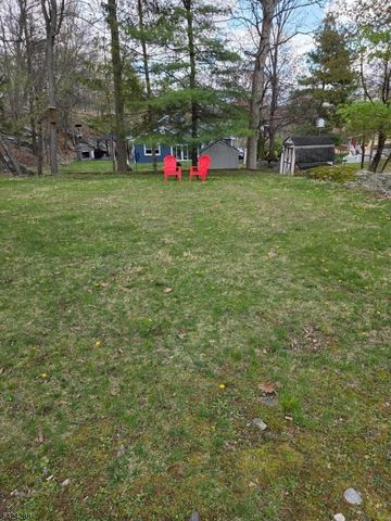 8 Papoose Trl, Hopatcong Boro, NJ 07821