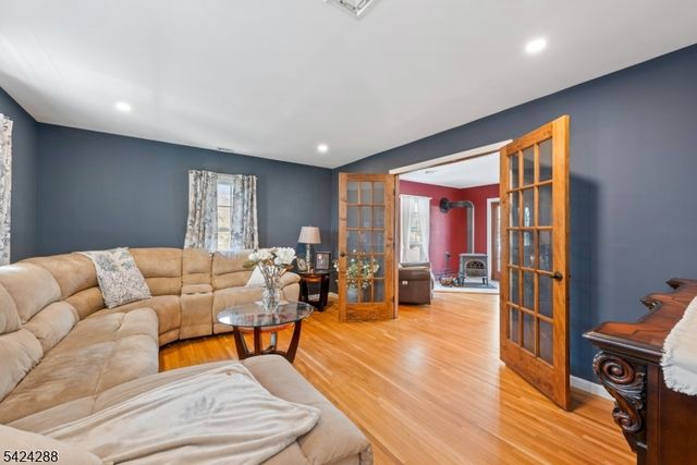 8 Papoose Trl, Hopatcong Boro, NJ 07821