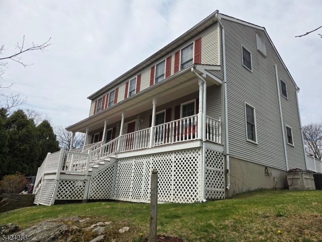 8 Papoose Trl, Hopatcong Boro, NJ 07821
