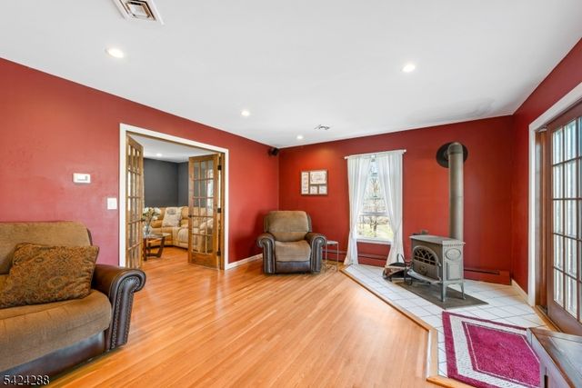 8 Papoose Trl, Hopatcong Boro, NJ 07821