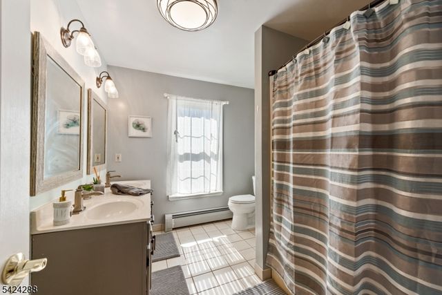 8 Papoose Trl, Hopatcong Boro, NJ 07821