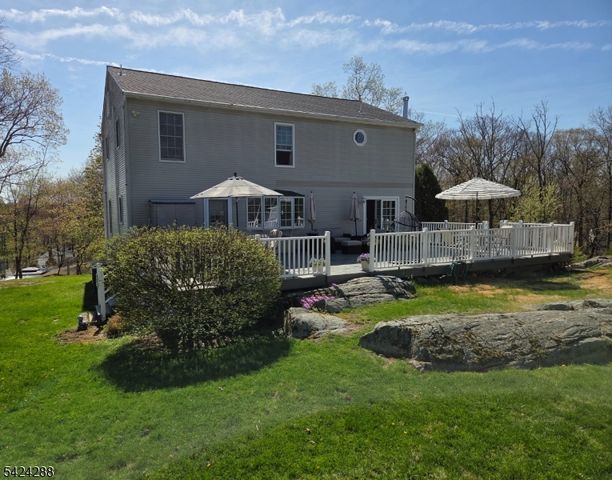 8 Papoose Trl, Hopatcong Boro, NJ 07821