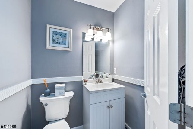 8 Papoose Trl, Hopatcong Boro, NJ 07821