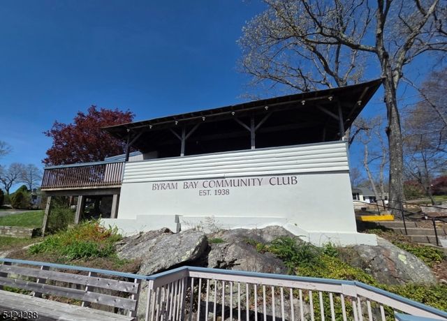 8 Papoose Trl, Hopatcong Boro, NJ 07821