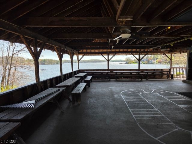 8 Papoose Trl, Hopatcong Boro, NJ 07821