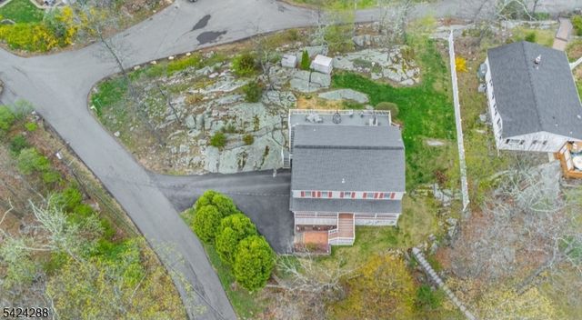 8 Papoose Trl, Hopatcong Boro, NJ 07821