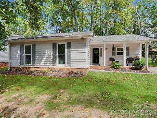 7239 Lockmont Drive, Charlotte, NC 28212