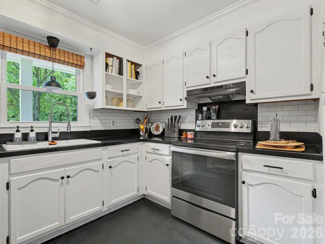 7239 Lockmont Drive, Charlotte, NC 28212