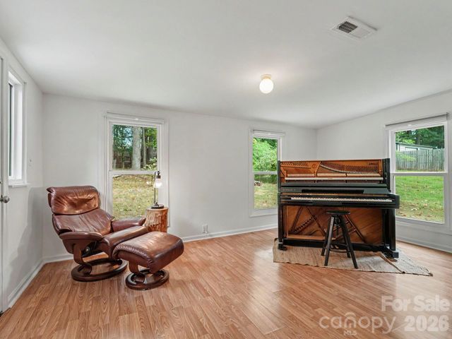 7239 Lockmont Drive, Charlotte, NC 28212