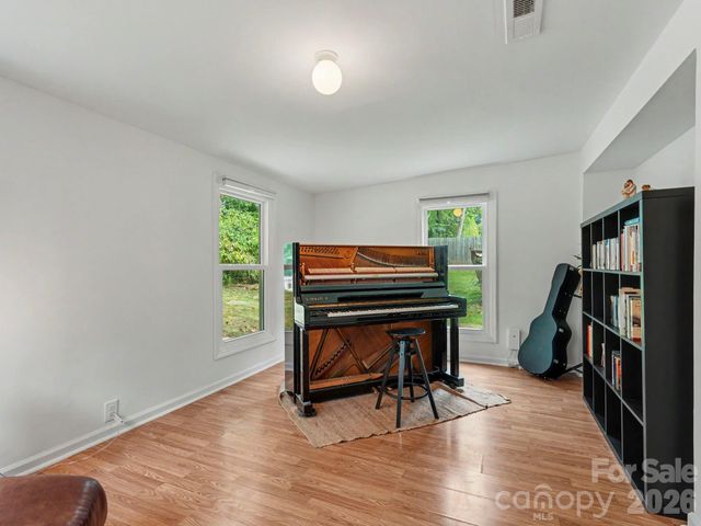 7239 Lockmont Drive, Charlotte, NC 28212
