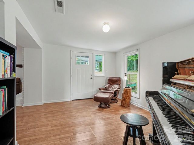 7239 Lockmont Drive, Charlotte, NC 28212