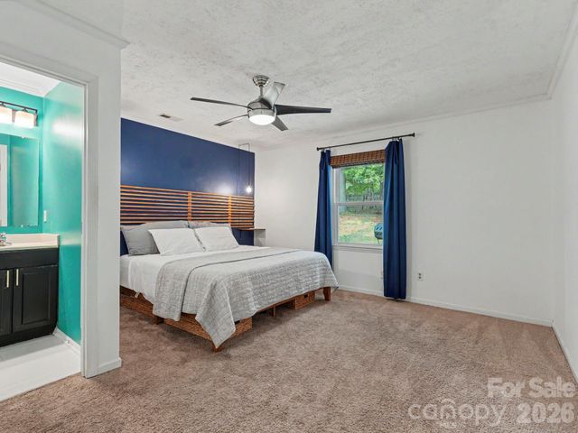 7239 Lockmont Drive, Charlotte, NC 28212