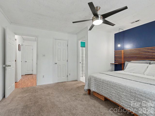 7239 Lockmont Drive, Charlotte, NC 28212