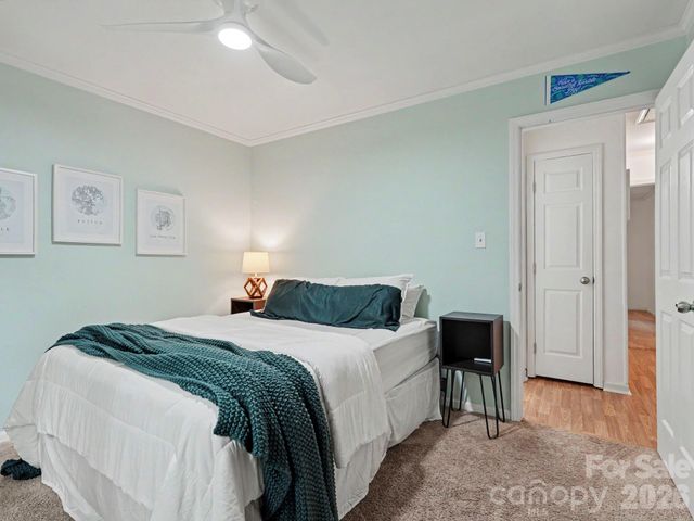 7239 Lockmont Drive, Charlotte, NC 28212