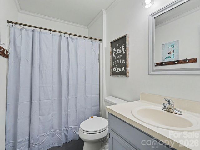 7239 Lockmont Drive, Charlotte, NC 28212