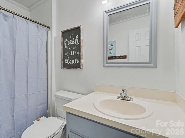 7239 Lockmont Drive, Charlotte, NC 28212