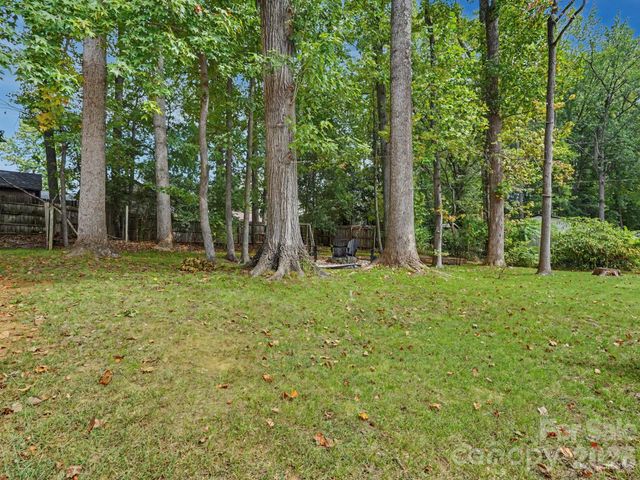 7239 Lockmont Drive, Charlotte, NC 28212