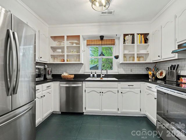7239 Lockmont Drive, Charlotte, NC 28212