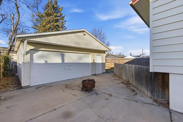 4036 RAMELLE Drive, Council Bluffs, IA 51501