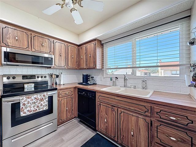 9961 EAGLES POINT CIRCLE 4, Port Richey, FL 34668